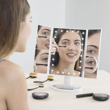 InnovaGoods Uvećavajuće Ogledalo s LED Lampicama 4-in-1 Ledflect