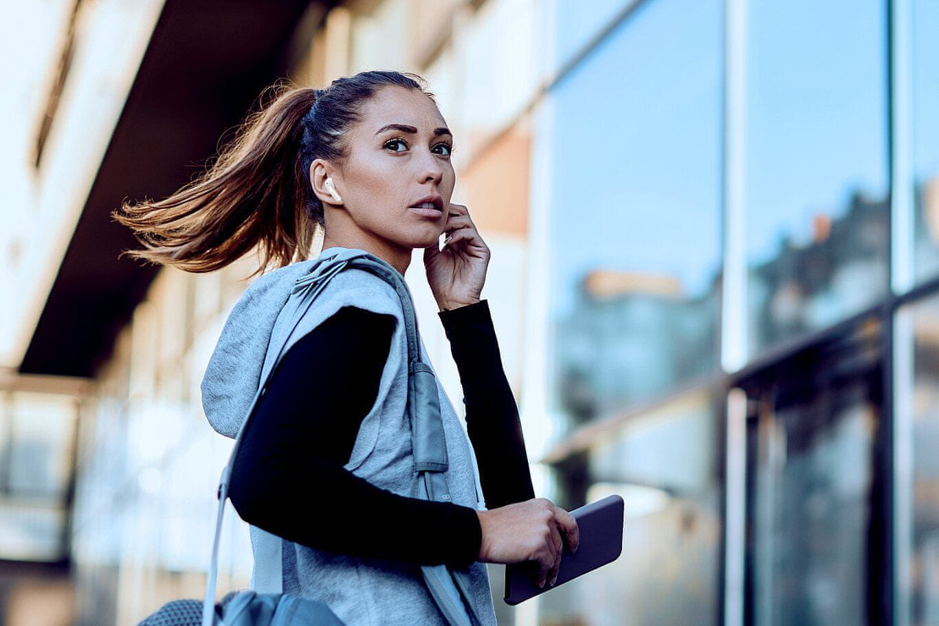  Bežične Bluetooth slušalice Lamax Tones1 bez izobličenja zvuka Udoban dizajn Zatvoreni mikrofon Glasovni asistent Hands Free Dugotrajno upravljanje dodirom 