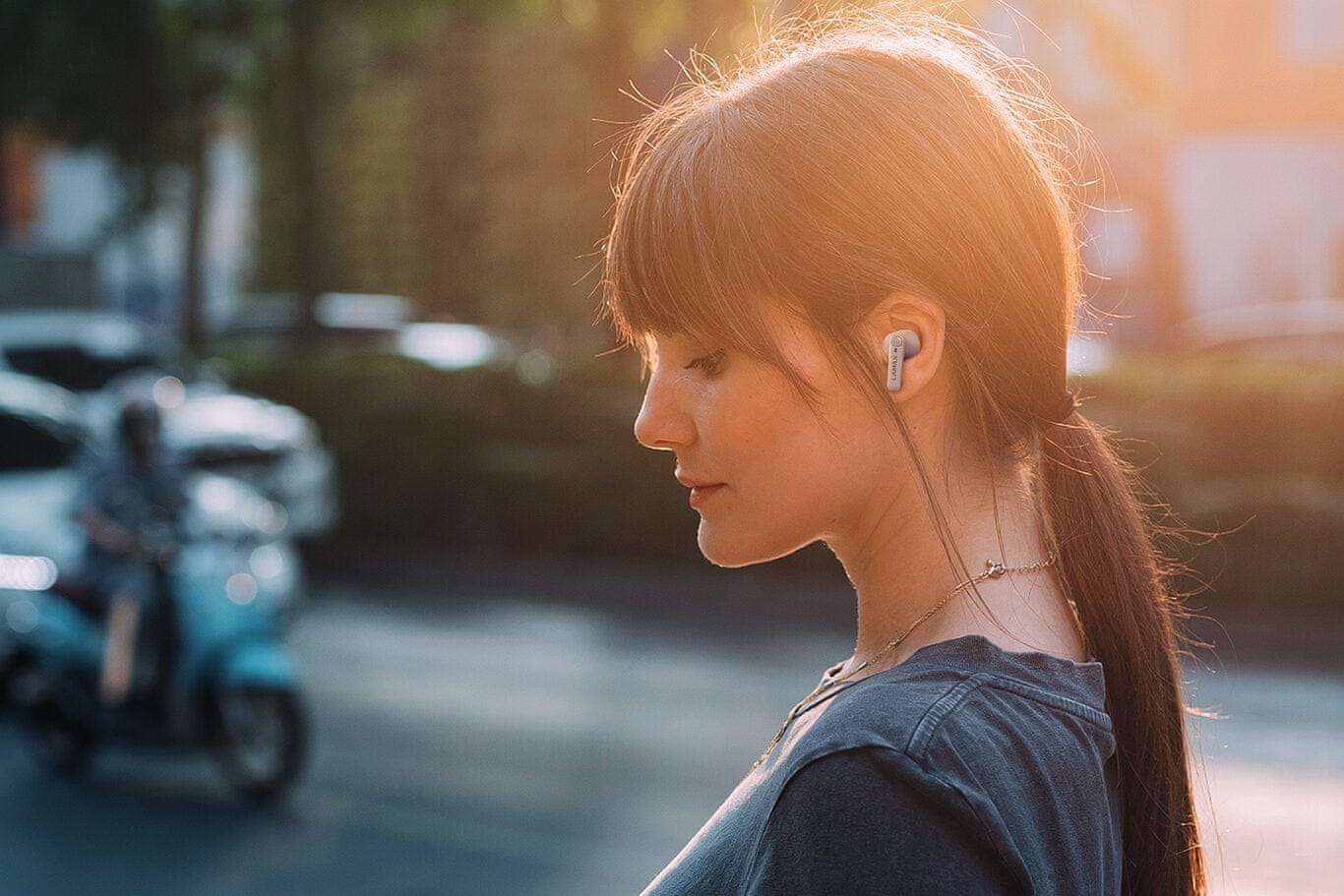  bežične slušalice Bluetooth lamax tones1 bez izobličenja zvuka te udobnog dizajna sa zatvorenim mikrofonom za hands-free rad bez upotrebe ruku s dugim vijekom trajanja 