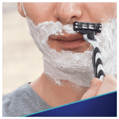 Gillette zamjenske glave za britvicu Mach3, 8 komada + gel za brijanje Sensitive gel, 200 ml