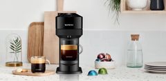 Nespresso Vertuo Next aparat za kavu, crna