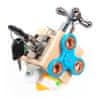 Netscroll Didaktička drvena kocka 7u1 za djecu, Montessori princip, spinner, ključ s bravom, zapah, kotačić, prekidač, vijak i matica, razvoj fine motorike, BusyCube