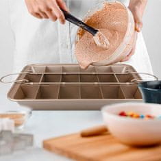 Netscroll Višenamjenski kalup za pečenje s razdjelnikom, kalup za brownies s pregradama, 18 unaprijed rezanih komada, za lazanje, muffine i kruh, neljepljiva podloga, 31x21 cm, BakerStar