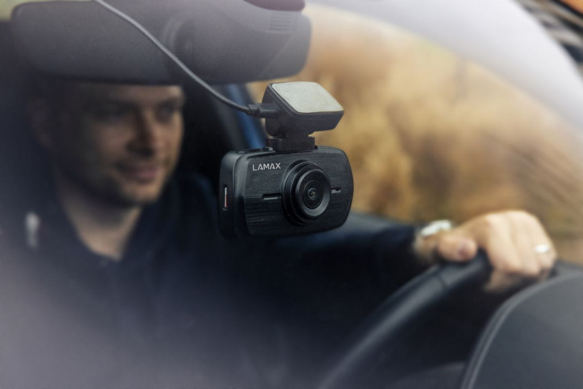  auto kamera lamax c11 gps 4k mikro sd kartica usbc priključak gps funke snimke noću u visokoj razlučivosti parking način duga izdržljivost 4k video 