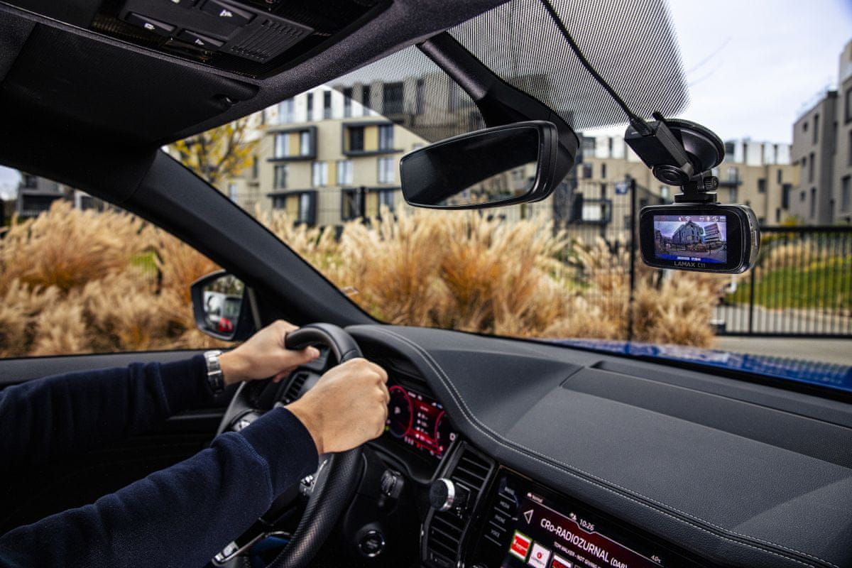  Auto kamera Lamax c11 gps 4k microsd kartica usbc priključak gps funke noćne snimke u visokoj razlučivosti parkirni način duga izdržljivost 4k video 