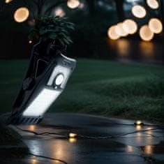 Netscroll Solarna LED svjetiljka sa sponom i senzorom pokreta, solarna lampa za dvorište, 3 načina osvjetljenja, IP65 vodootporna, bežična, crna, DeckClip