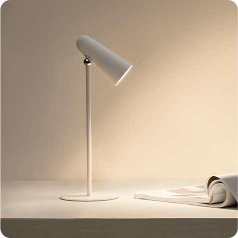 Flexible Rechargeable Lamp prilagodljiva polnilna svetilka osvetljuje mizo