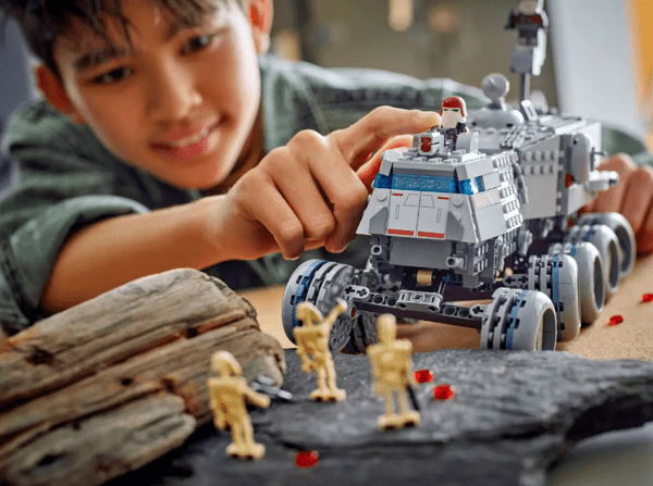  Lego Star Wars 75413 Republiški težki oklepnik