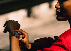 Apple Pametni sat serije 11, GPS + Cellular, 42 mm + remen, zlatni milanski (MF8Y4WF/A)