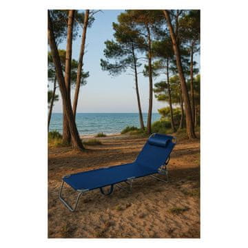 Denis Ležaljka s jastukom plava