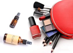 Nikcorp Set staklenih bočica s raspršivačem za putovanja, UV zaštita, 4x50ml i 4x10ml, s lijevcima i naljepnicama, jantarne