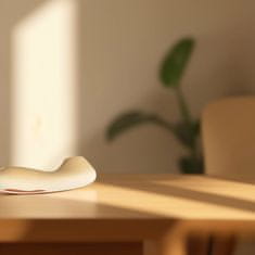 Nikcorp Diskretni vibrator sa 7 načina vibracije, vodootporan, ergonomski dizajn za preciznu stimulaciju, punjivi, bež boja