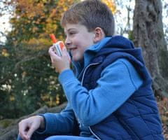 Motorola T42 voki-toki set, 16 kanala, domet 4 km, plavo-narančasti + pribor