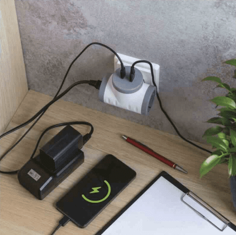 Utični adapter s USB-A i USB-C brzim punjenjem