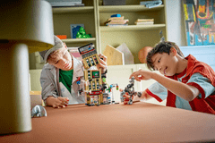 LEGO Marvel 76342 Spider-Man vs. Mysterio: Daily Bugle