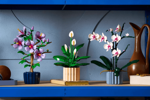 Izloženi LEGO Mirni ljiljan kao dekoracija