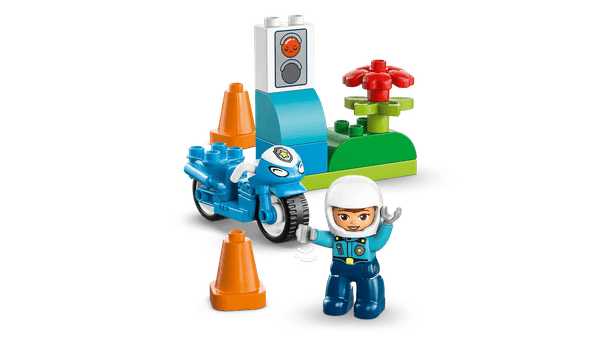 Figurica policajke i prometni dodaci