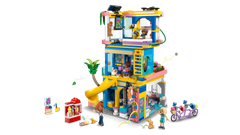 LEGO Friends 42689 Klupska kuća prijatelja u Heartlake Cityju