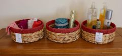 Nikcorp Set od 3 Okrugle Pletene Košare za Pohranu od Vodenog Zumbula s Crvenim Rubom 22cm - Dekorativne Kutije Organizatori