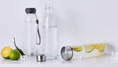 Bergner Boca BG-20121-BK Prijenosna staklena boca s poklopcem od nehrđajućeg čelika 600 ml