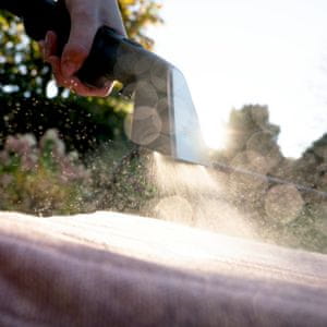 Globinsko čiščenje brez omejitev kablov