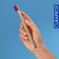 Nikcorp Četkica za zube Curaprox CS Wood, ultra mekana, 4440 vlakana, biorazgradiva drvena drška od bukve, crvena (Bordeaux Red)