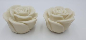 Bijela plastična ruža 6x6x4cm 2 kom.