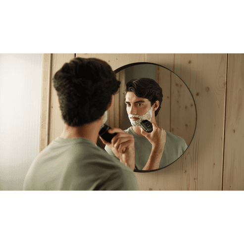 Kompaktni brijač za savršeno brijanje na putu