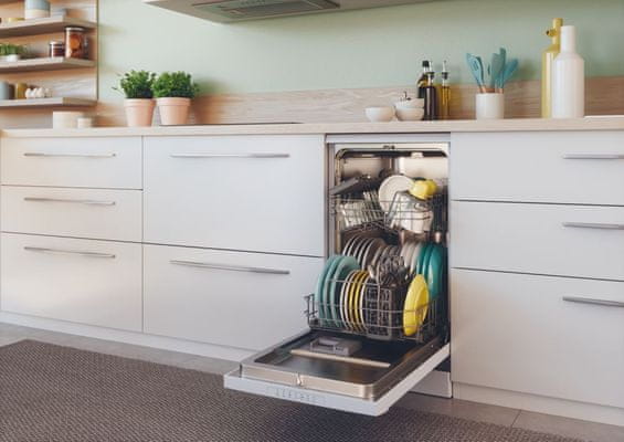 Candy perilica posuđa