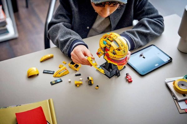 LEGO Hamilton kaciga baza