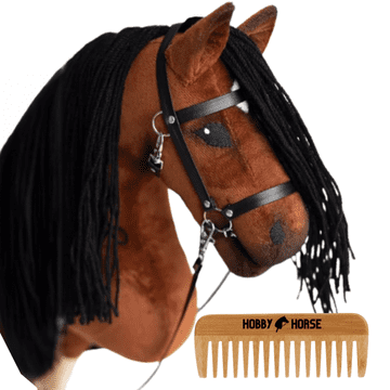 Konj na štapu A4 s grivom, smeđi, s češljem, Hobby Horse [M-HOBBYHORSE405]
