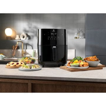 slomart Electrolux EAF7SB friteza na vrući zrak 6.9 L, 1700 W, crna