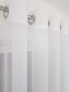 Gotova bijela voile zavjesa 300x250 cm s rupicama - glatka