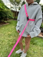 Povodac za pse s amortizerom 480 cm NEON RUŽIČASTI Podesivi HandsFree Proizvedeno u Poljskoj