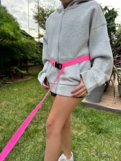 Povodac za pse s amortizerom 480 cm NEON RUŽIČASTI Podesivi HandsFree Proizvedeno u Poljskoj