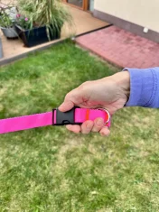 Povodac za pse s amortizerom 480 cm NEON RUŽIČASTI Podesivi HandsFree Proizvedeno u Poljskoj