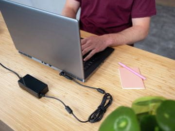 slomart Trust Primo Universal 90W punjač za laptop