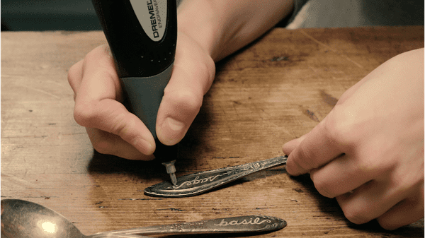 Podesiva dubina graviranja Dremel