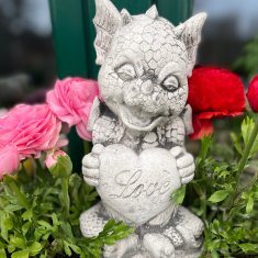 Skulptura siveg zmaja s vrtnom figurom od betona i kamena ljubavi