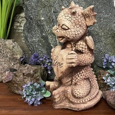 Skulptura zmaja s betonskom figurom ljubavi od kamena za vrt