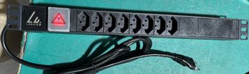 produžni kabel za 19'' rack ormar, 8 T13 utičnica, 10A, prekidač, 2m J-tip kabela, LVR-2MCH-SW-CH8