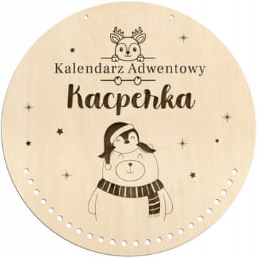 DE Drvena podloga za adventski kalendar s okruglim motivom i IMENOM djeteta na zidu