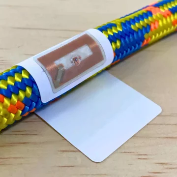 NFC oznaka koja se može skenirati ispod naljepnice NFC oznaka (1 kom)