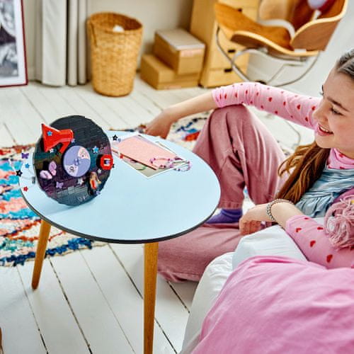 Prepoznatljivi simboli i minifigura pop zvijezde