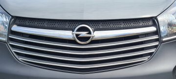 Opel Vivaro - Kromirana rešetka i letvice branika