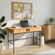 BE TRISH Produživi radni stol 120 cm hrast s utorima, moderni loft