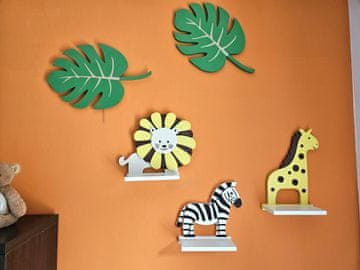 Set polica, ukrasa i lampe u safari stilu