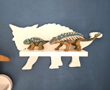 Prestižna polica s dinosaurima i ankilosaurima