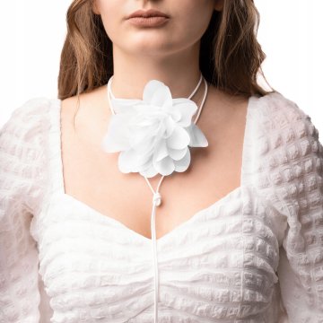 Little Angel Choker naszyjnik kwiat na rzemieniu róża na szyję biała