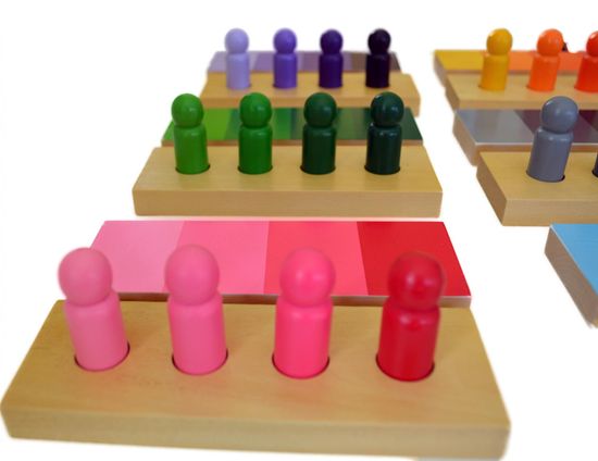 Montessori pomůcky Nijanse boja - figurice s pločama